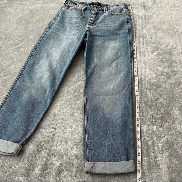 Hollister Ultra High-Rise Mom Jeans - Picture 2 of 12